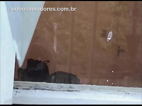 ❤️ Home excitat mirant la seva xicota amb un altre noi, gravant un vídeo de merda sense molestar la parella ❤❌ Putes a nosaltres ❌️❤