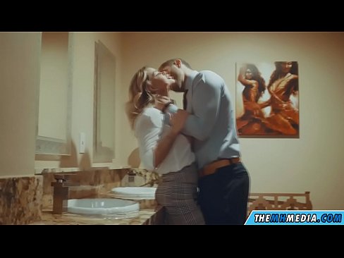 ❤️ Quan una rossa tetona et sedueix en un lavabo públic ❤❌ Putes a nosaltres ❌️❤